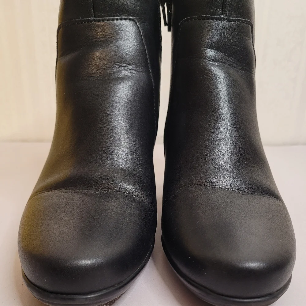 Clarks Emily Holly Black Leather Ankle Boots Women's Size 8 Side Zip Classic